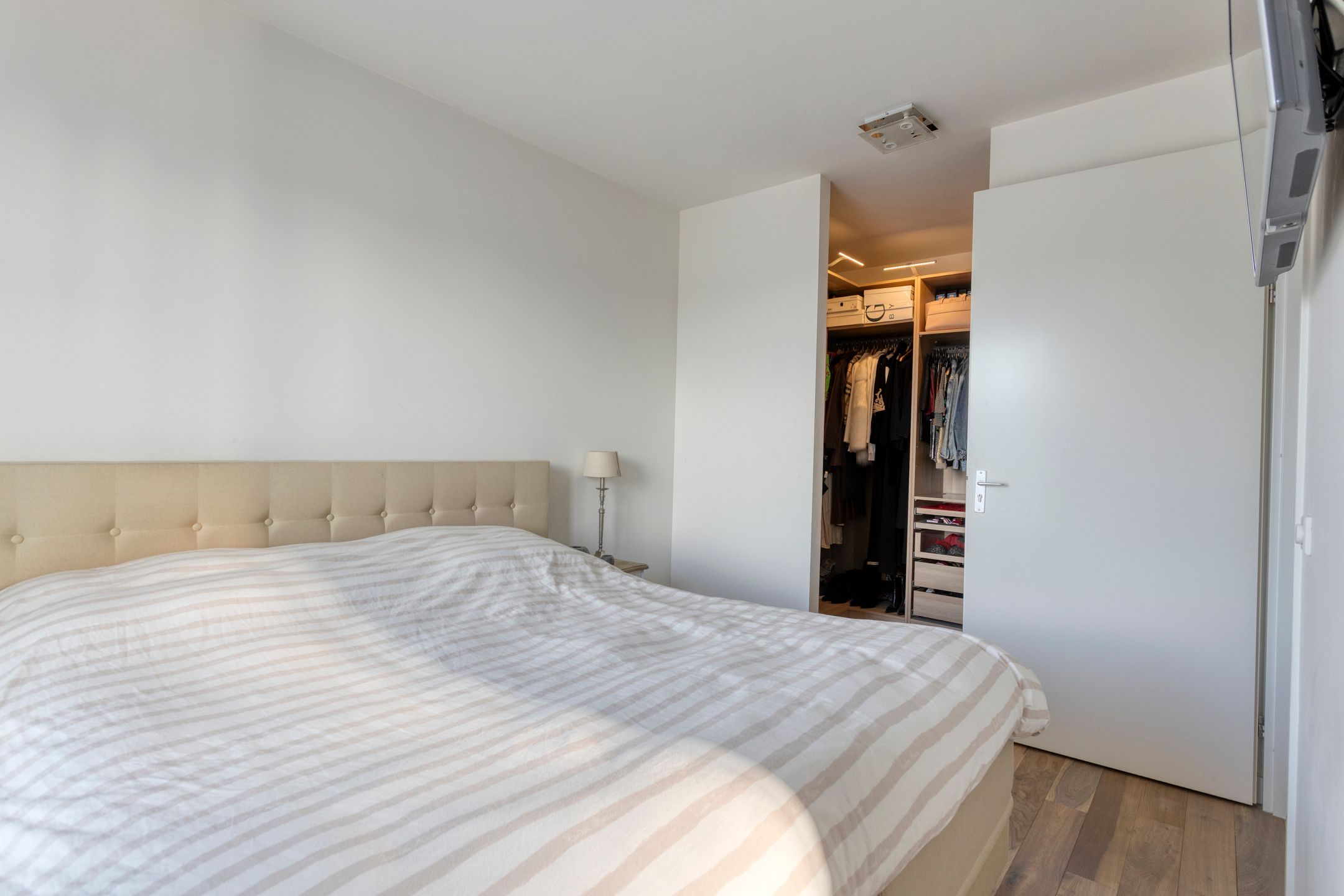 Foto 24 van Veenbesstraat 1