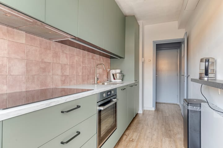 Photo 17 of Witte de Withstraat 25