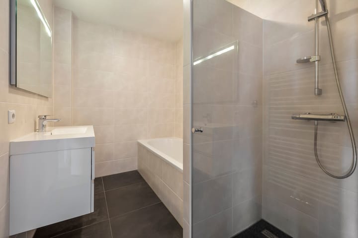 Photo 4 of Flevolaan 4-N