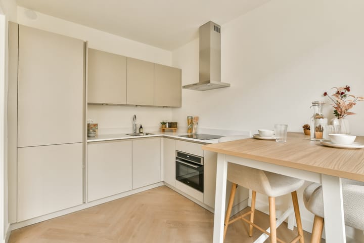 Photo 3 of Antillenstraat 15-1