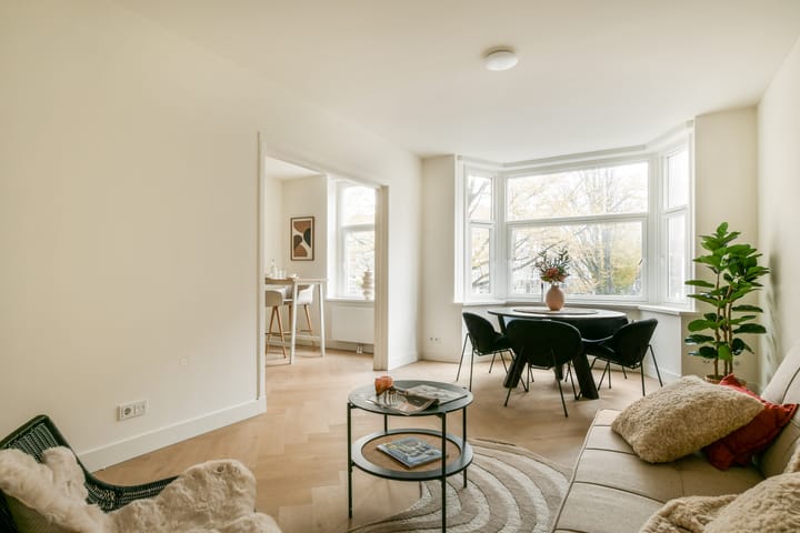 Photo 4 of Antillenstraat 15-1