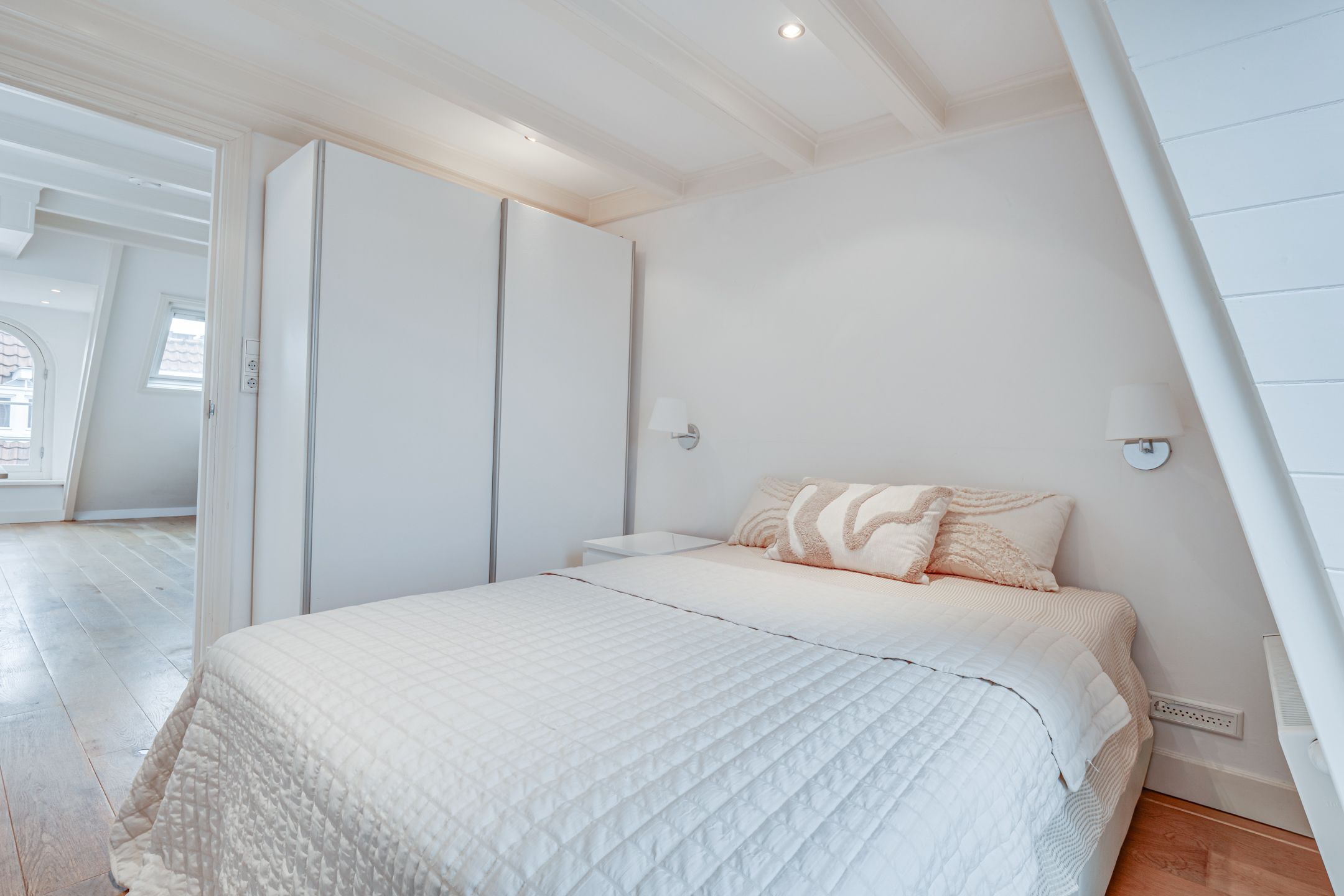 Photo 12 of Leidsekruisstraat 19-4