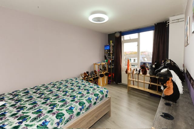 Photo 22 of Georges Bizetstraat 69