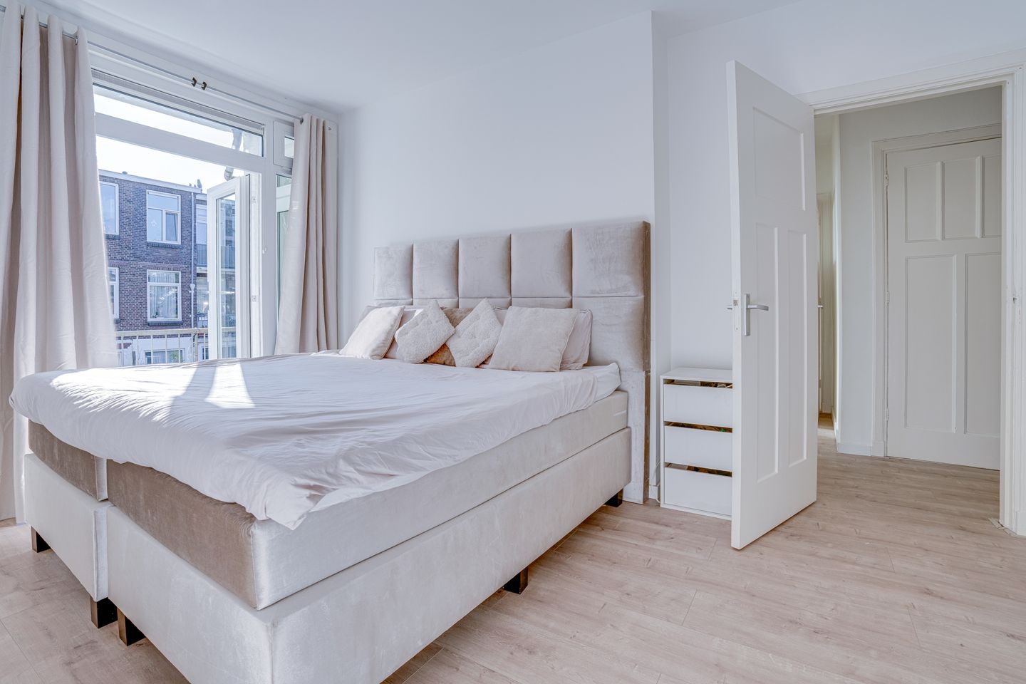 Photo 5 of Muiderbergsestraat 24