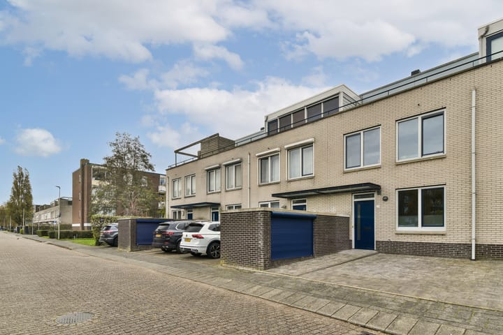 Photo 2 of mr. Verschuurstraat 33