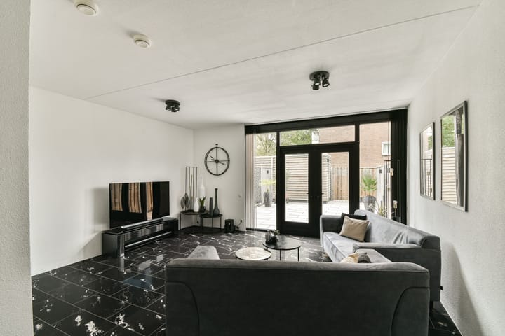 Photo 8 of mr. Verschuurstraat 33