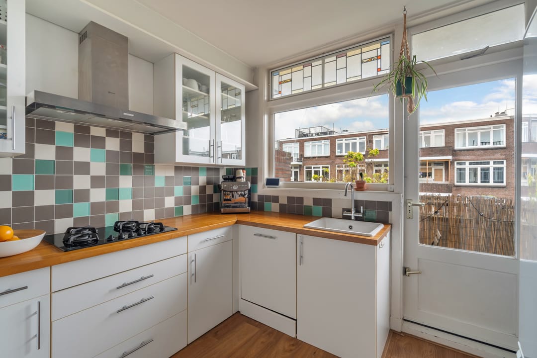 Photo 2 of Bisschopstraat 25-C