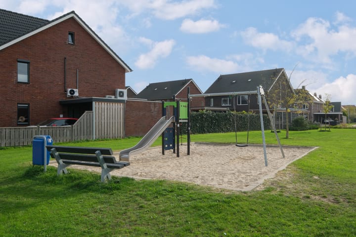 Photo 4 of Van Lunterenstraat 5