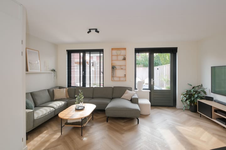 Photo 6 of Van Lunterenstraat 5