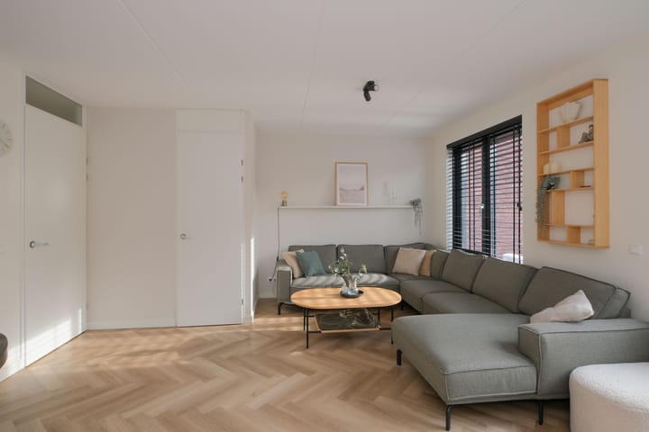 Photo 7 of Van Lunterenstraat 5