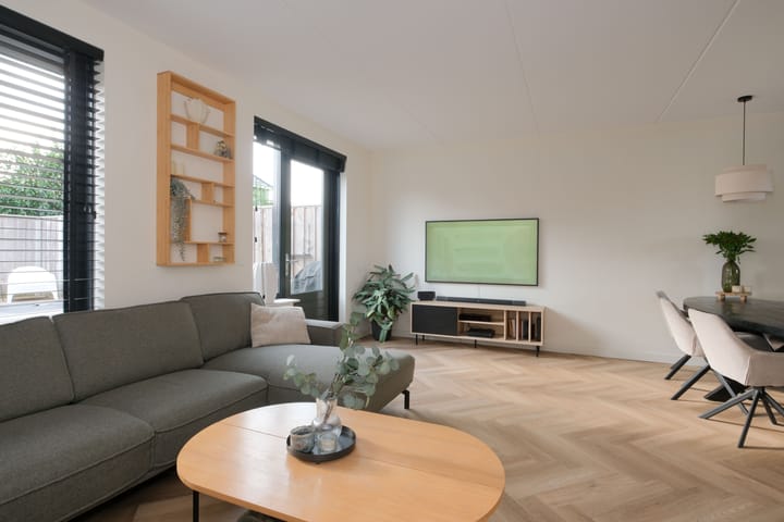 Photo 8 of Van Lunterenstraat 5