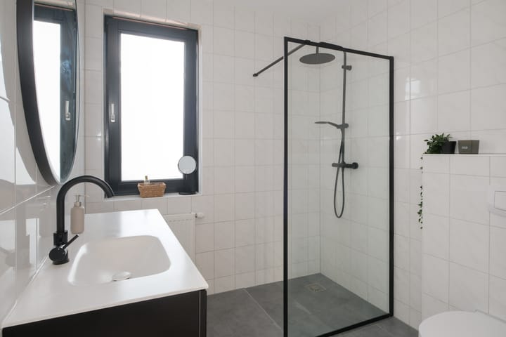 Photo 12 of Van Lunterenstraat 5