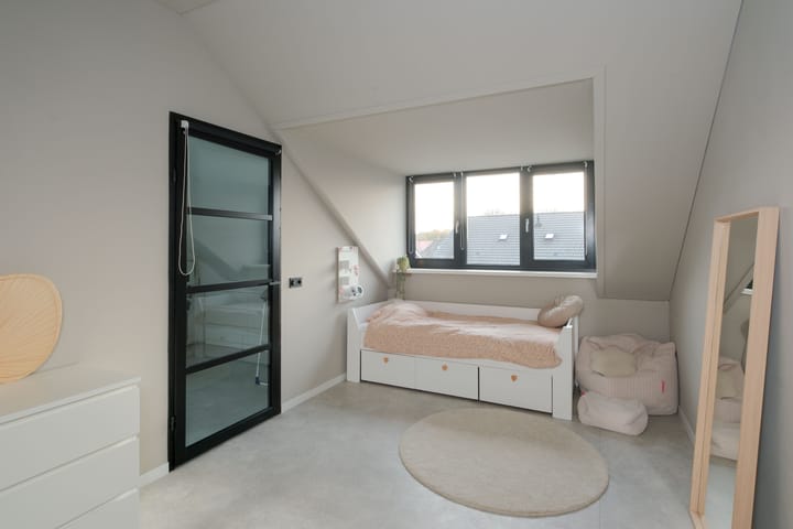 Photo 17 of Van Lunterenstraat 5