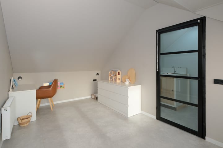 Photo 23 of Van Lunterenstraat 5