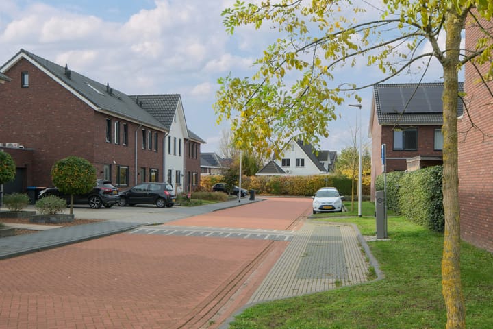 Photo 27 of Van Lunterenstraat 5