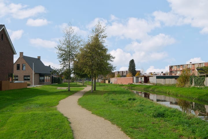 Photo 28 of Van Lunterenstraat 5