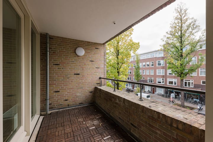Photo 11 of Lekstraat 15-F