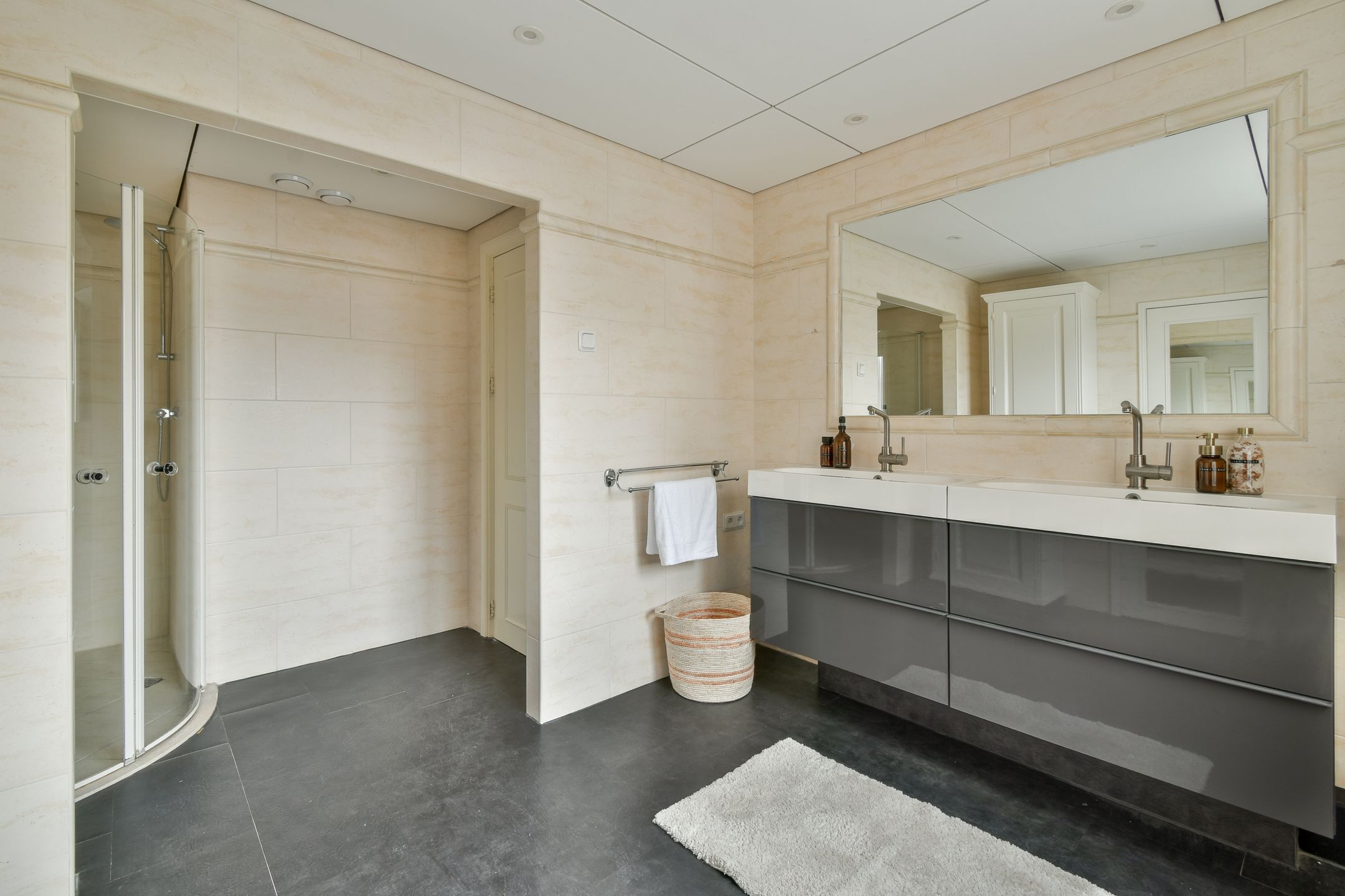 Foto 12 van Raadhuisplein 13