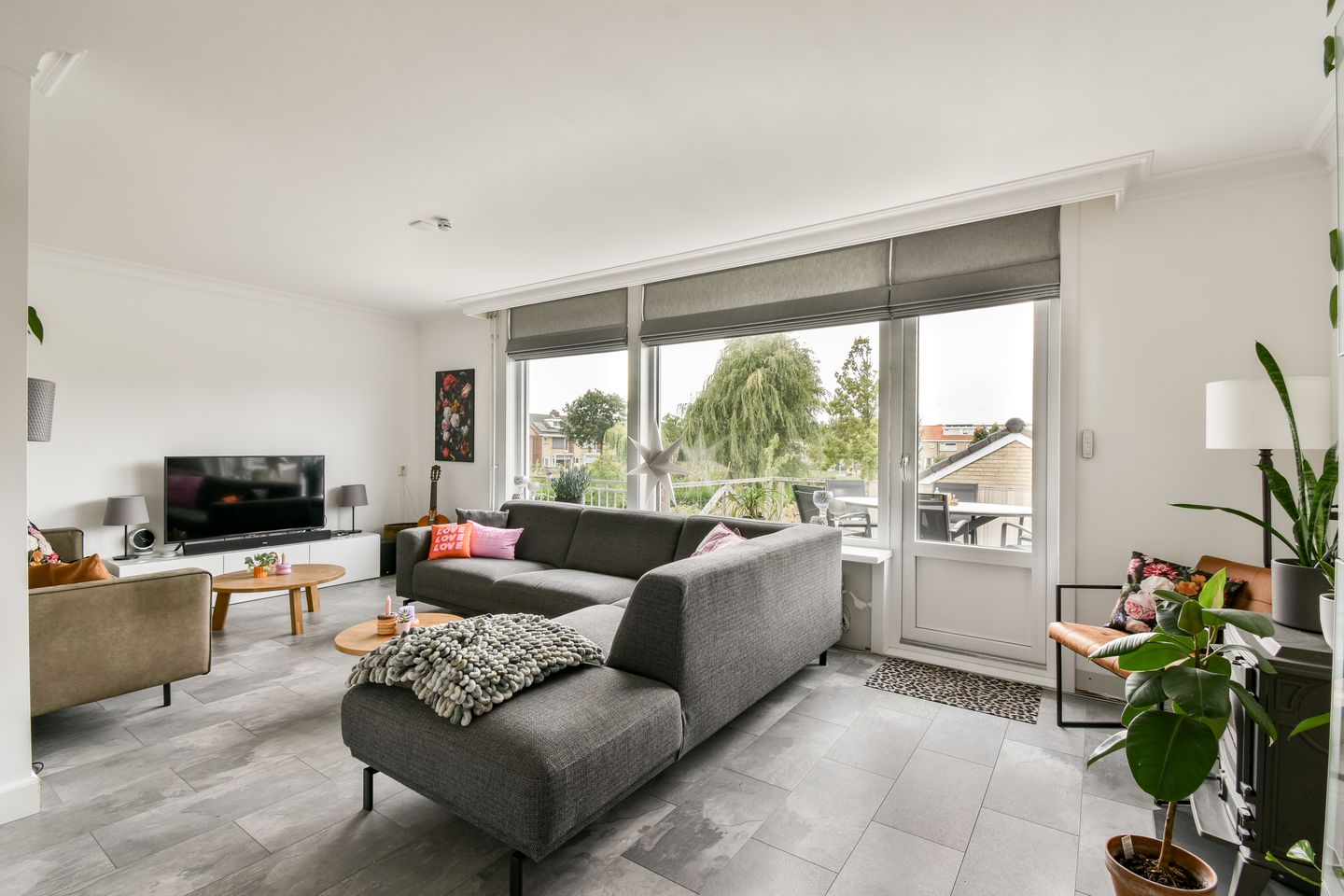 Photo 4 of de Ruijterstraat 12