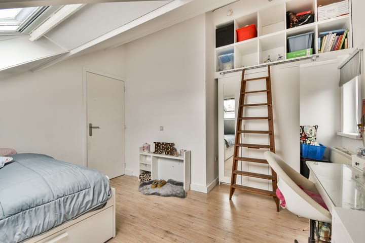 Photo 15 of de Ruijterstraat 12