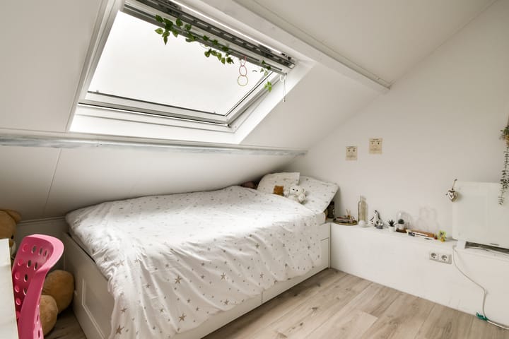 Photo 16 of de Ruijterstraat 12