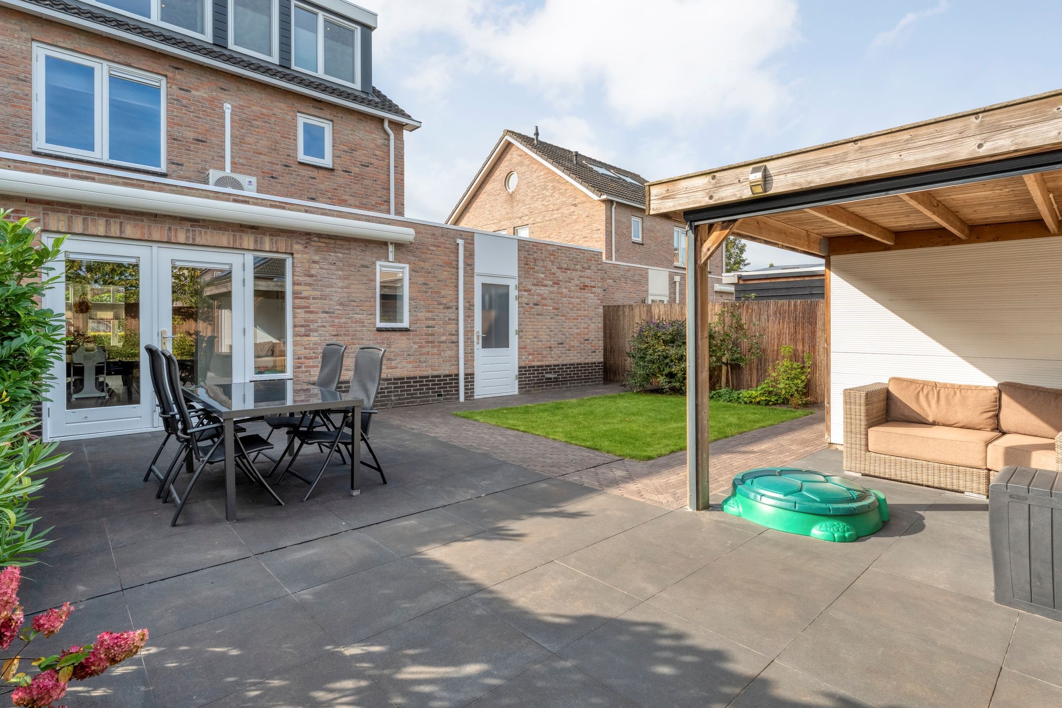 Foto 66 van Van Laarstraat 6