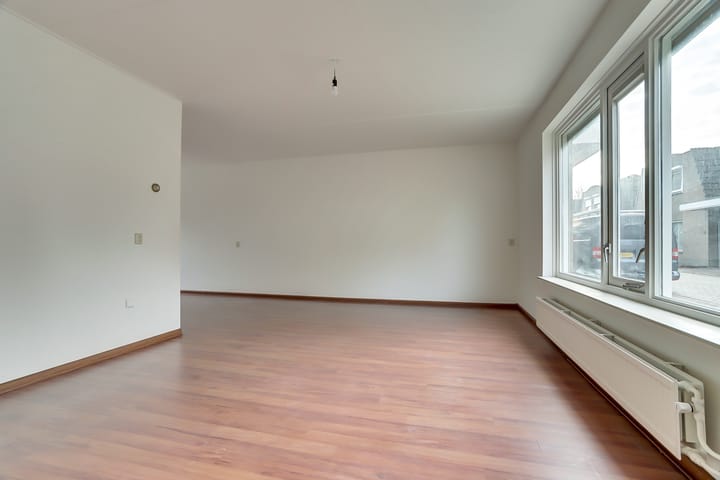 Foto 8 van Baselaarstraat 1