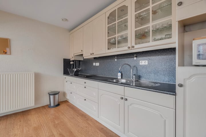 Photo 9 of Reling 145