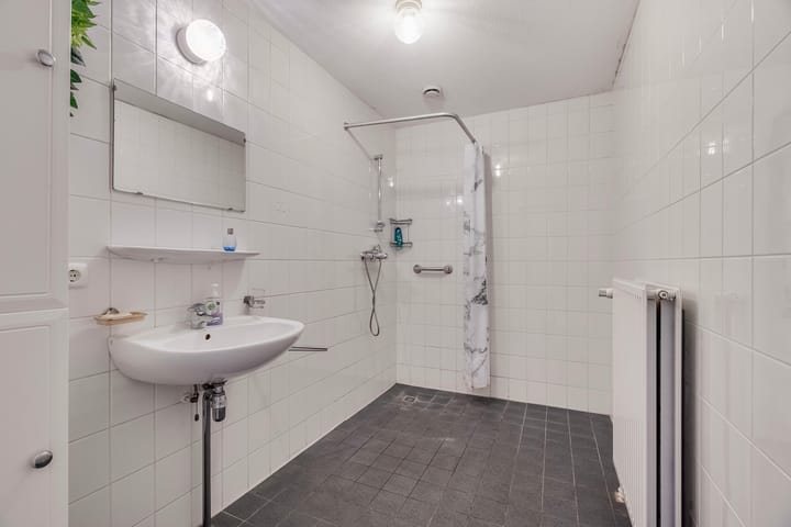 Photo 18 of Reling 145