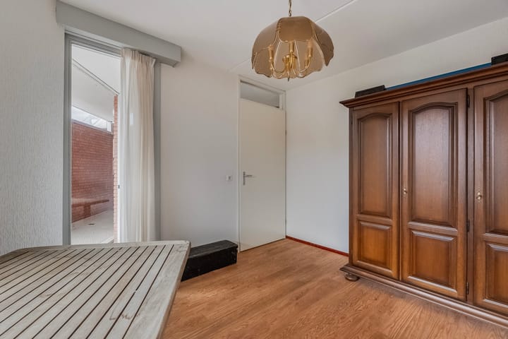 Photo 17 of Reling 145