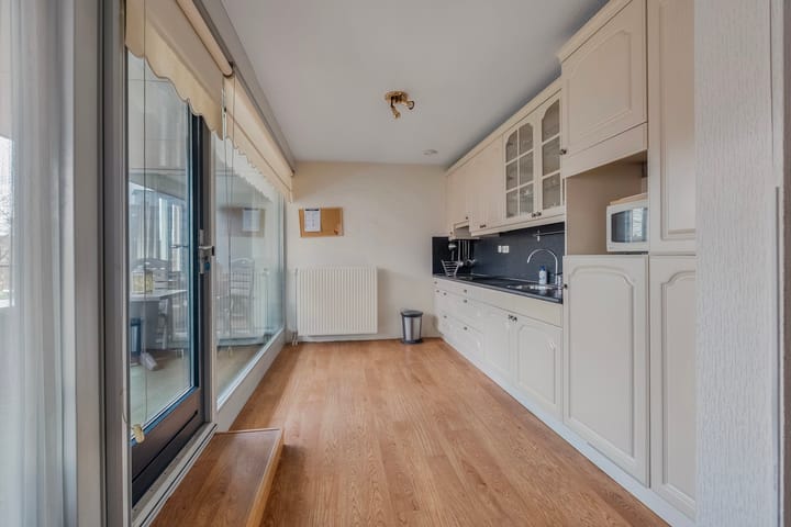 Photo 6 of Reling 145