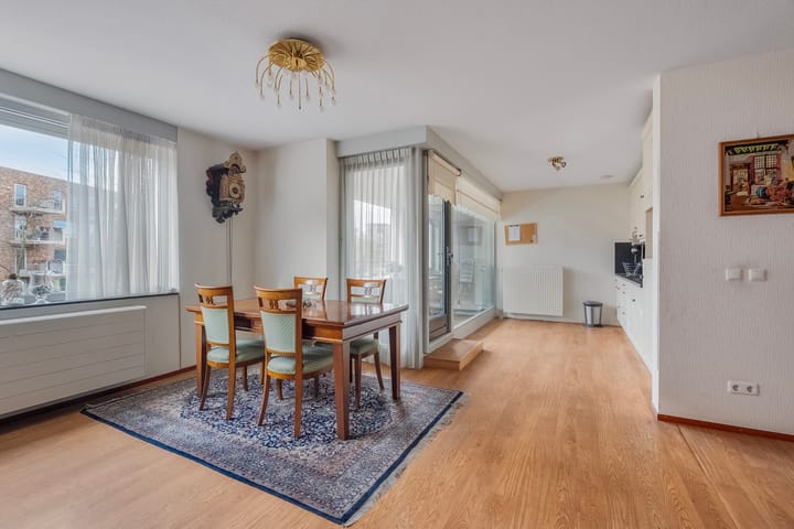 Photo 5 of Reling 145