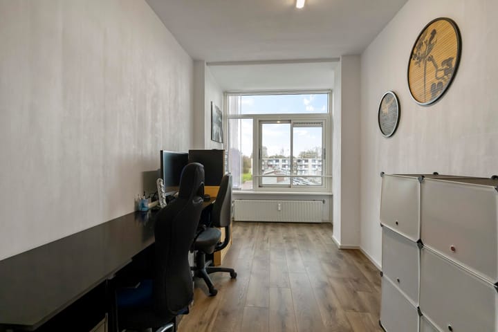 Photo 16 of Willem van Alcmadestraat 73