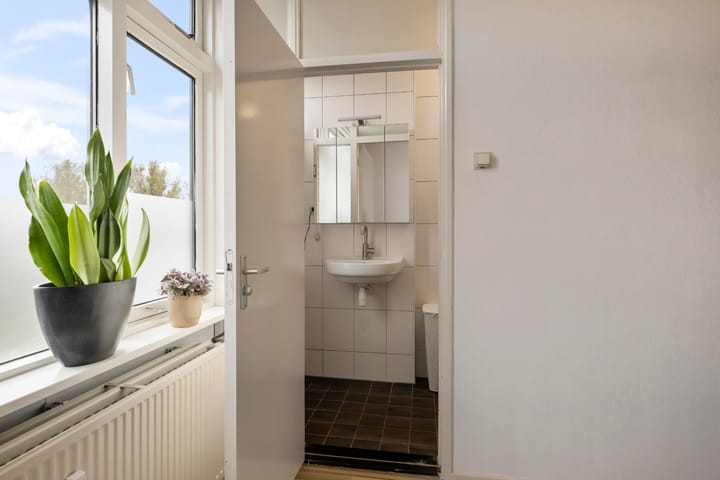 Photo 15 of Willem van Alcmadestraat 73