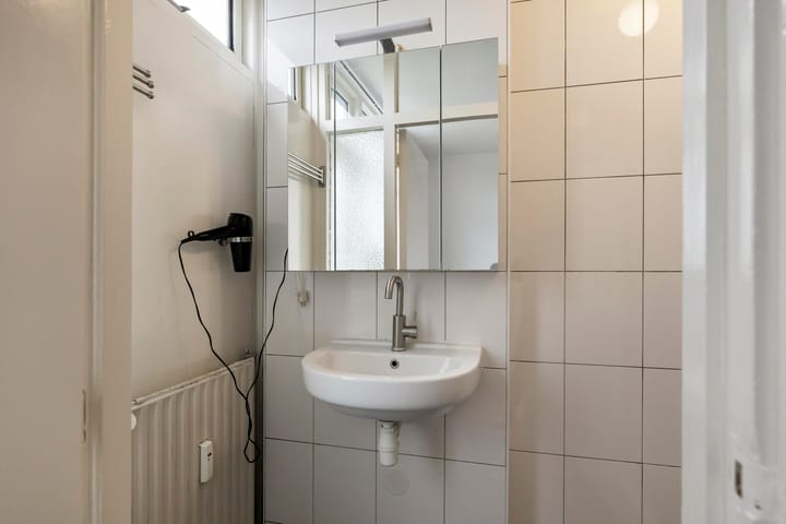 Photo 13 of Willem van Alcmadestraat 73