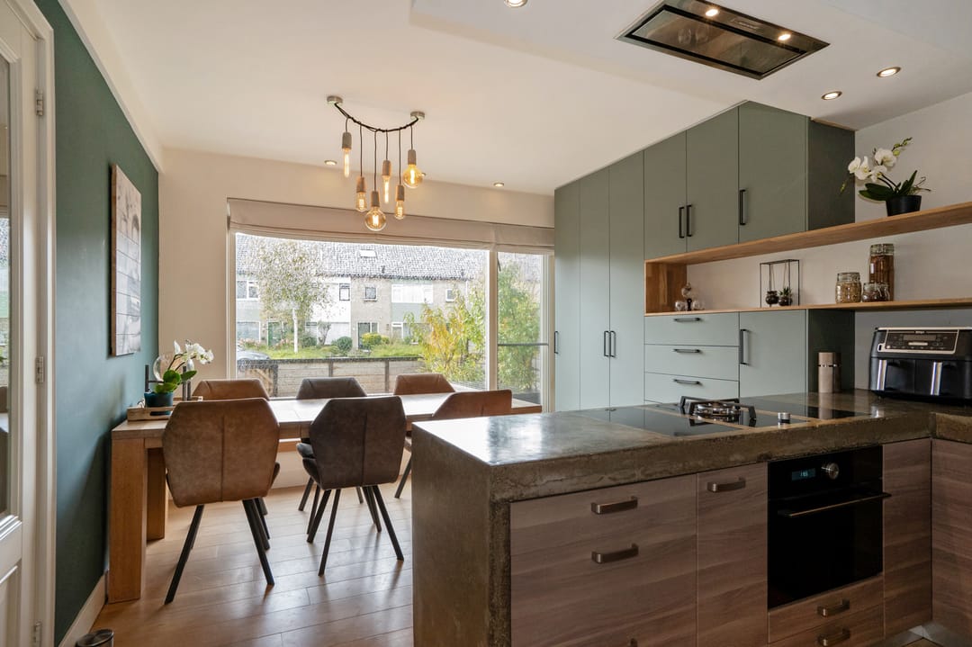 Photo 17 of Sytwinde 100