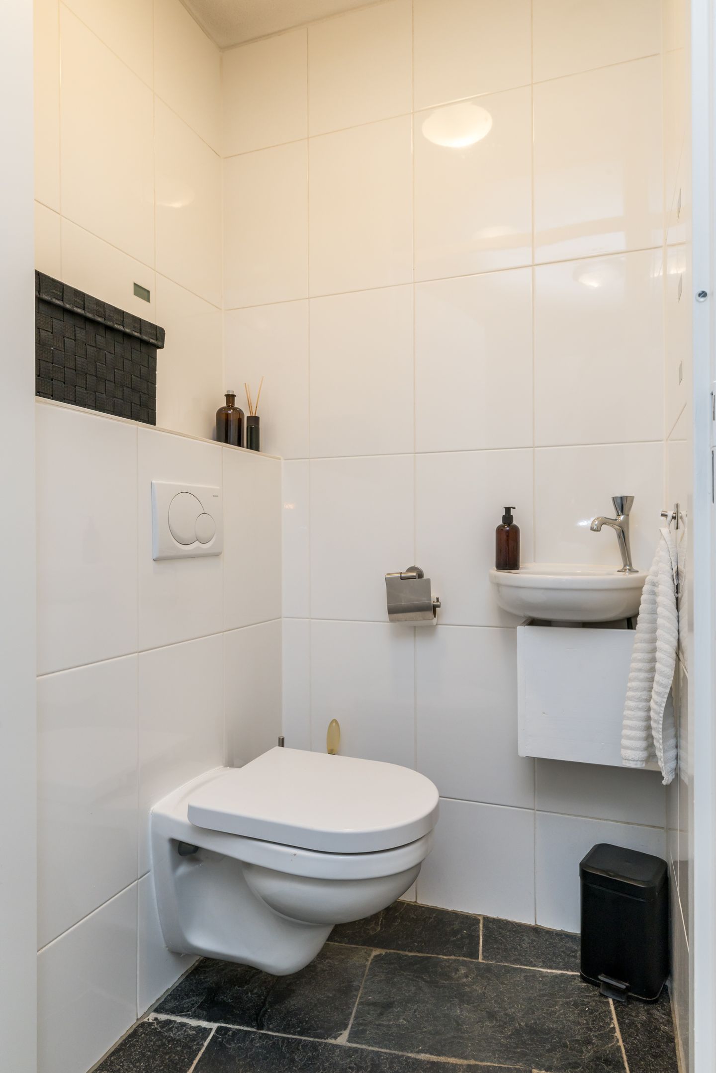 Photo 4 of Burg. van Rooystraat 41