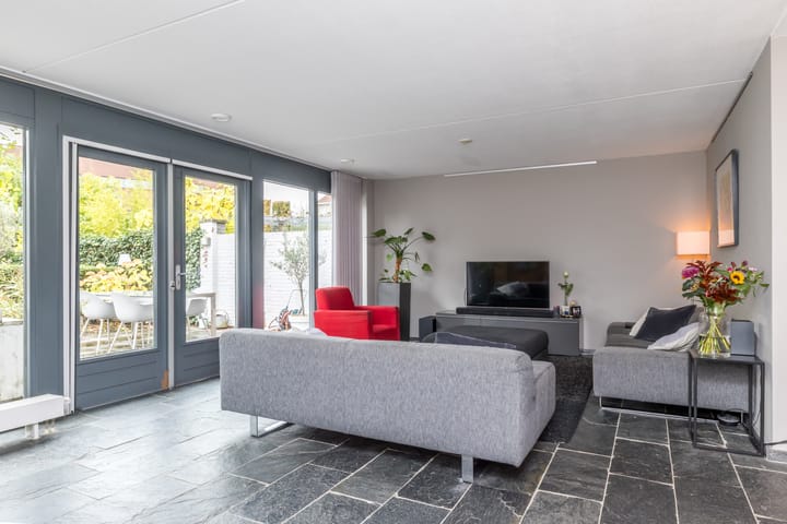 Photo 8 of Burg. van Rooystraat 41