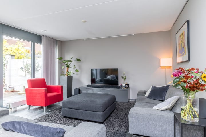 Photo 9 of Burg. van Rooystraat 41