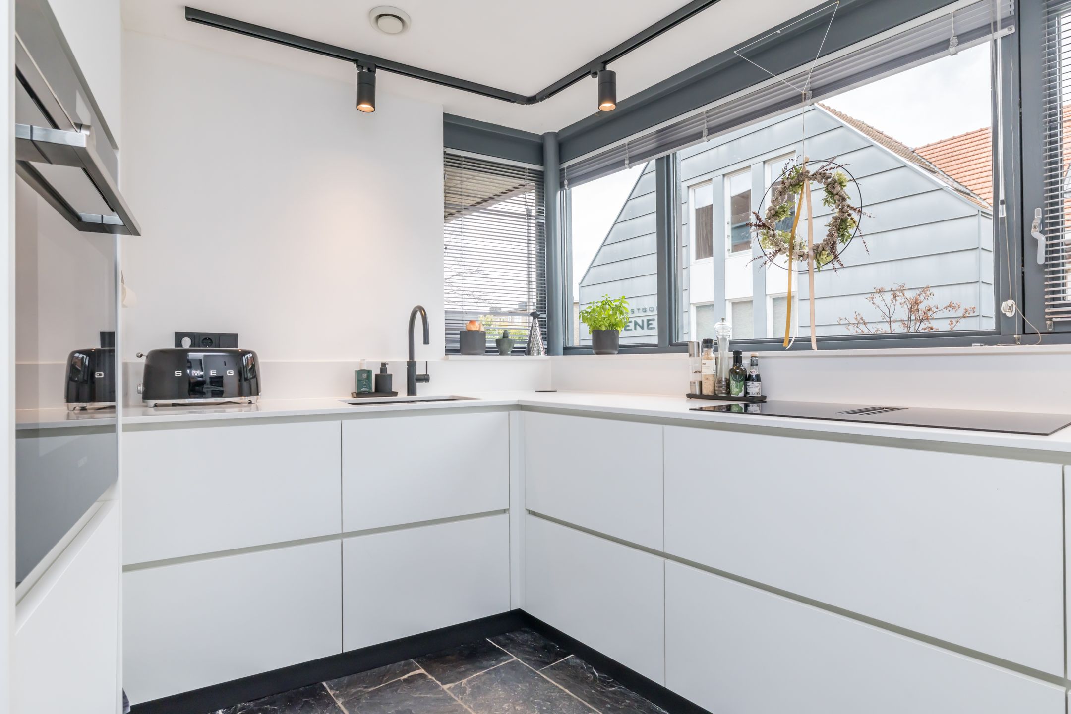 Photo 18 of Burg. van Rooystraat 41