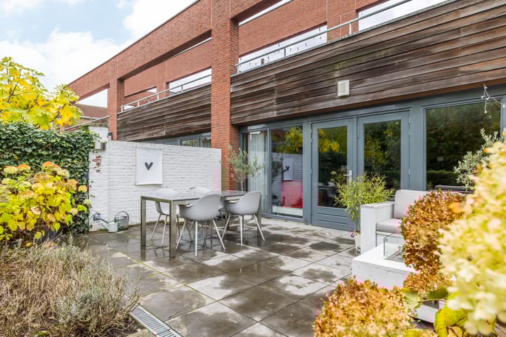 Photo 42 of Burg. van Rooystraat 41