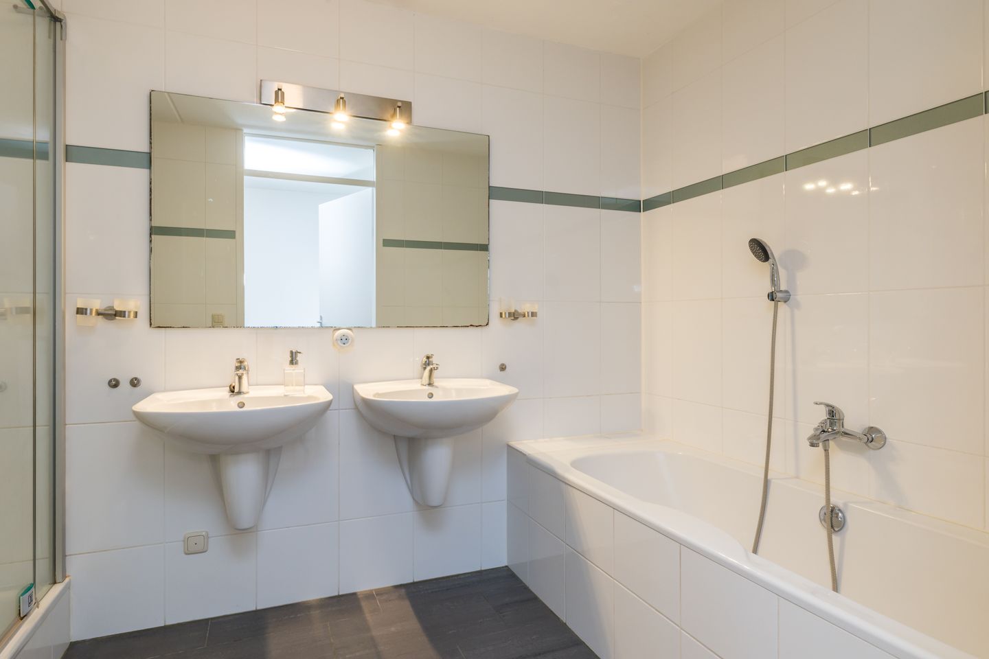 Photo 29 of Burg. van Rooystraat 41