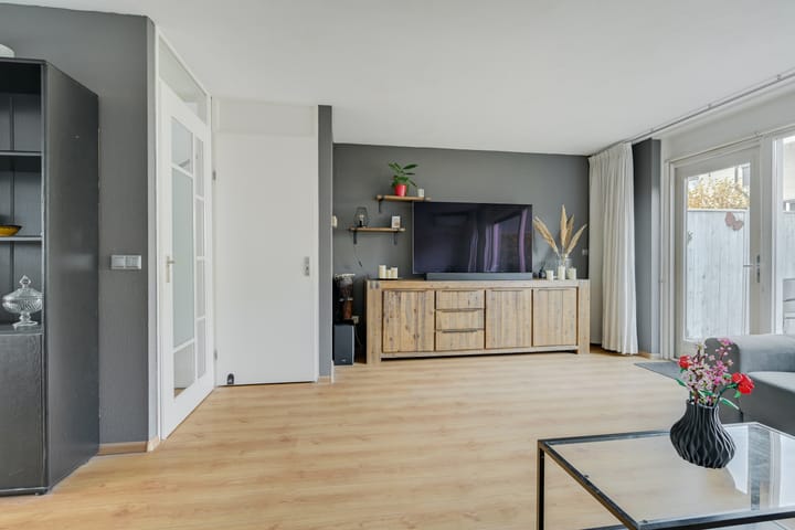 Photo 6 of Waterviolier 152