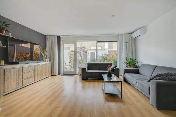 Photo 16 of Waterviolier 152