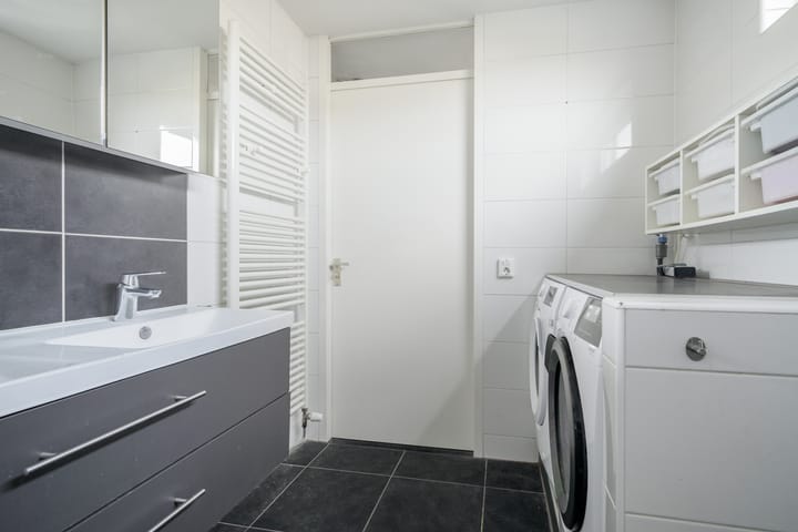 Photo 32 of Waterviolier 152