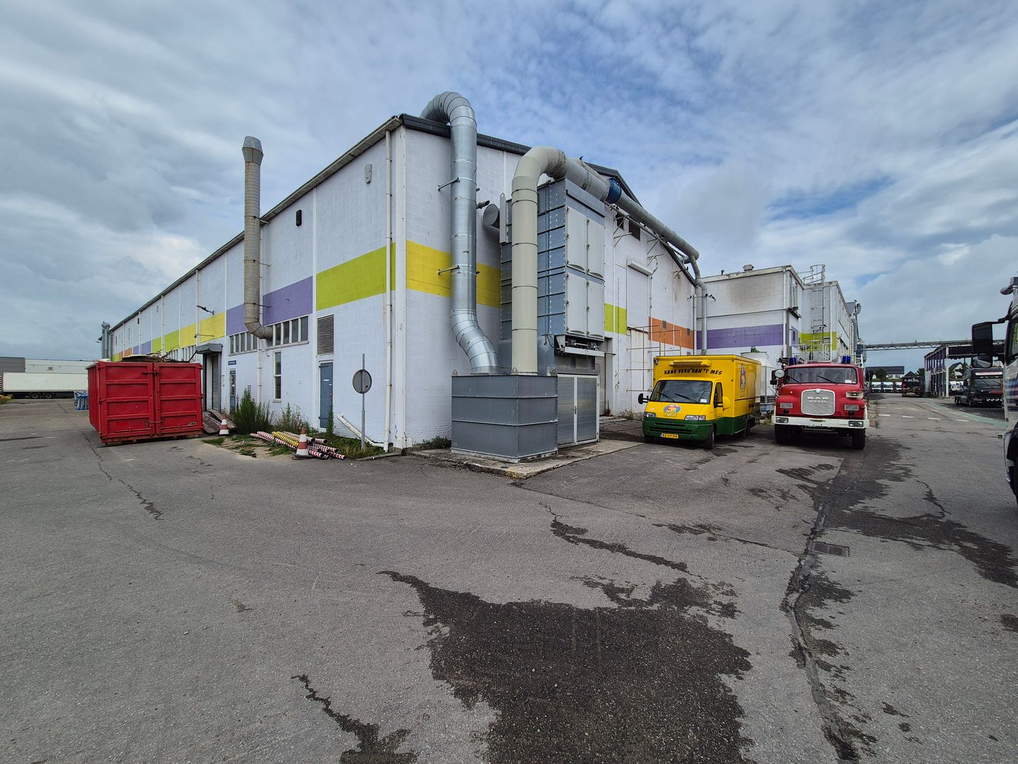 View photo 2 of Ambachtsweg 1