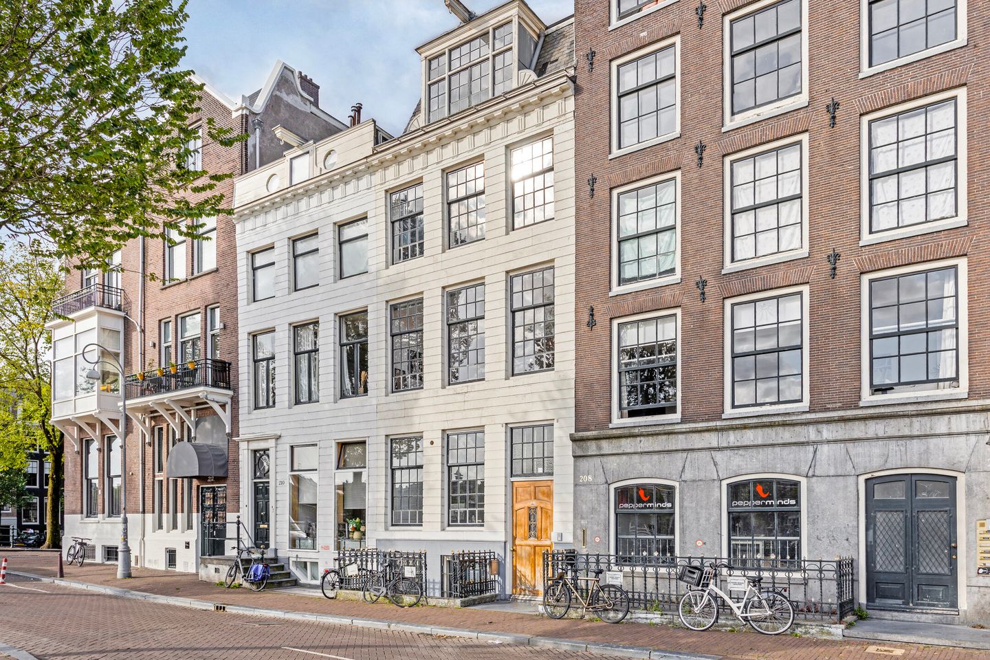 View photo 1 of Amstel 208-C