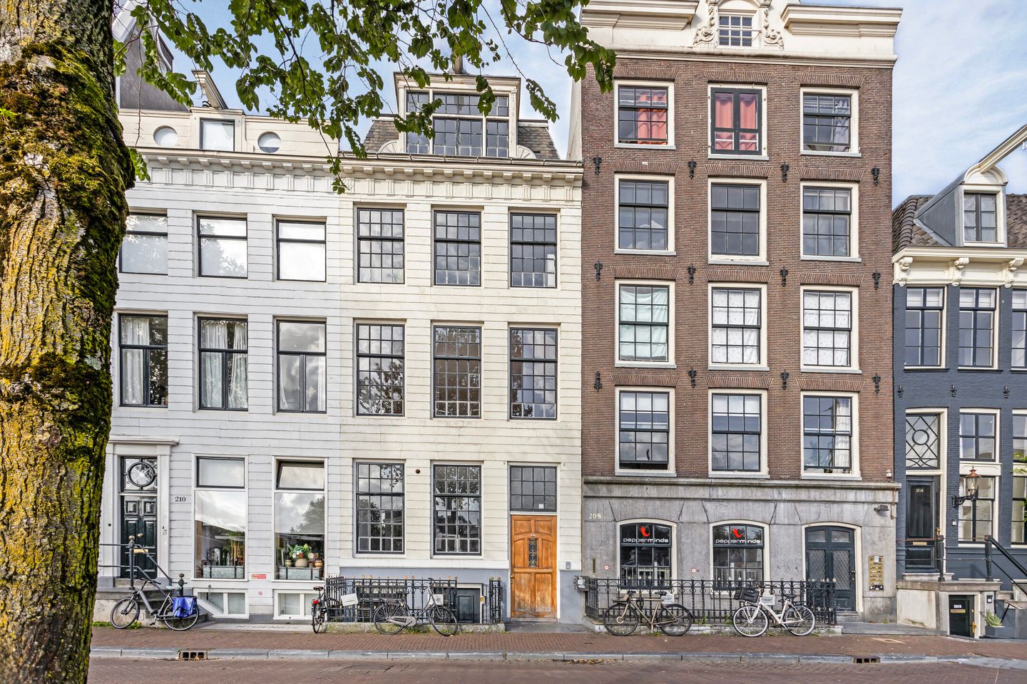 View photo 2 of Amstel 208-C