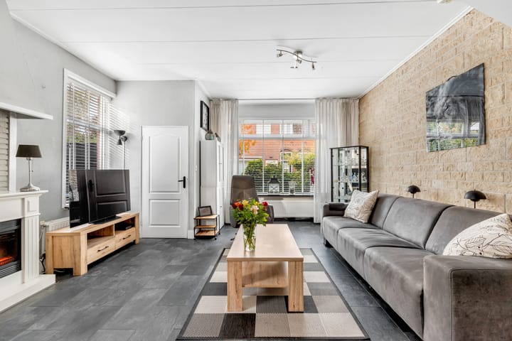 Photo 9 of Leeghwaterstraat 120