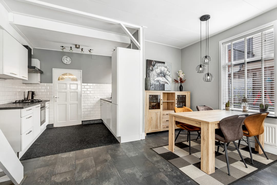 Photo 13 of Leeghwaterstraat 120